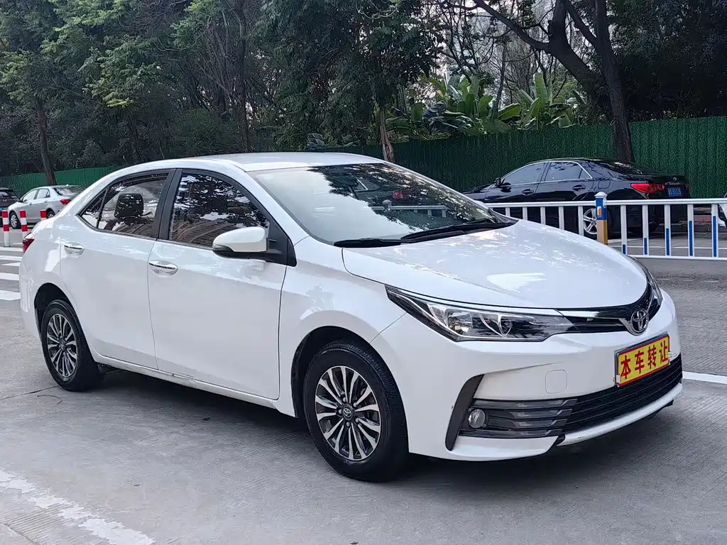 Toyota Corolla 2017 — фото 3