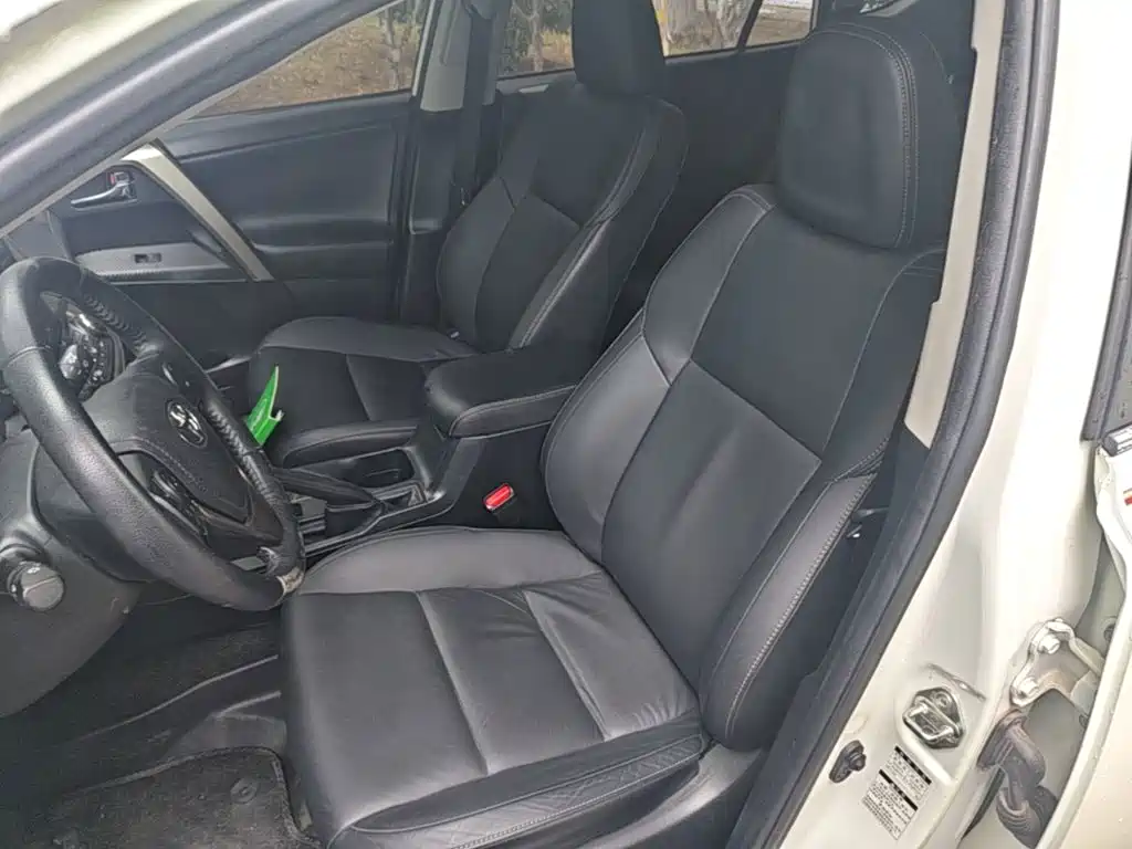 Toyota RAV4 2015 — фото 11