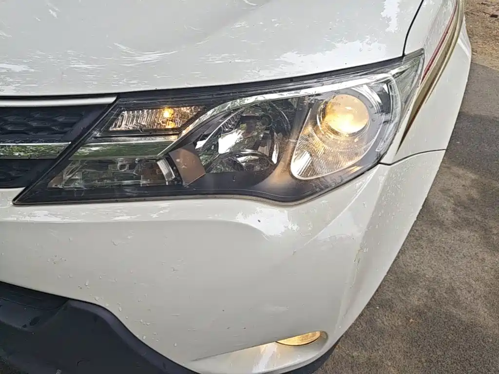 Toyota RAV4 2015 — фото 18