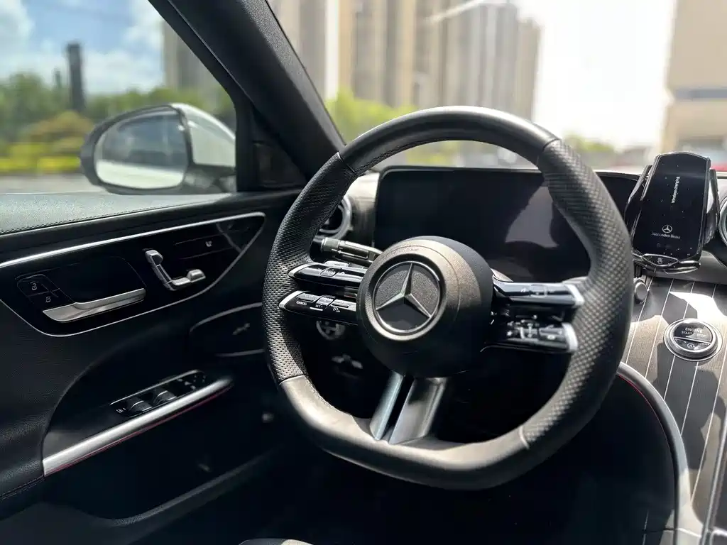 Mercedes-Benz C-Class 2024 — фото 10