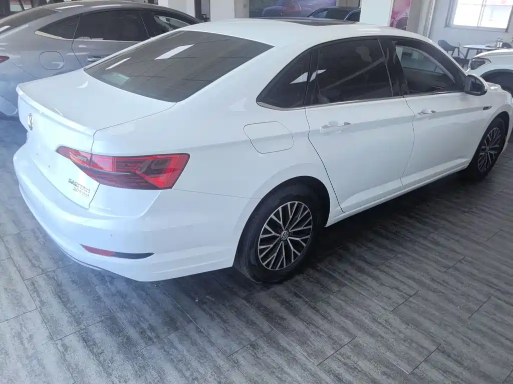 Volkswagen Sagitar 2020