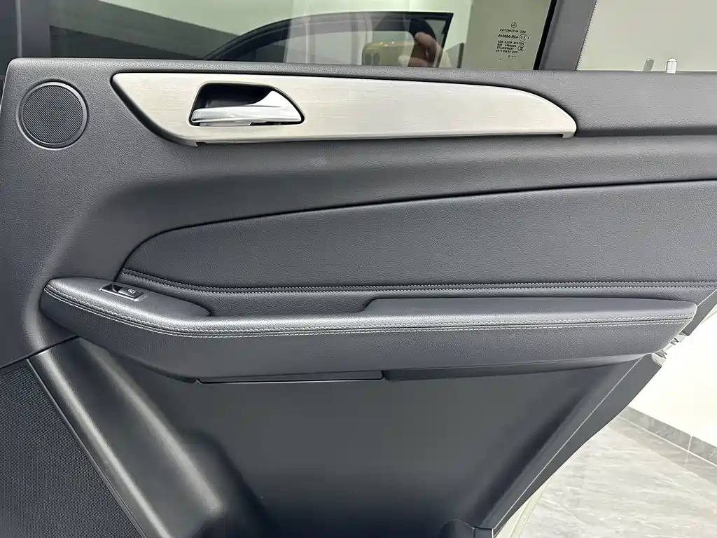 Mercedes-Benz GLS 2016 — фото 26