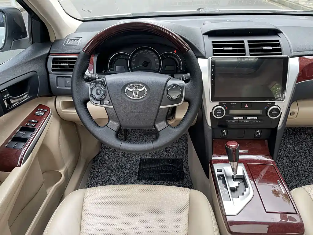 Toyota Camry 2012 — фото 16