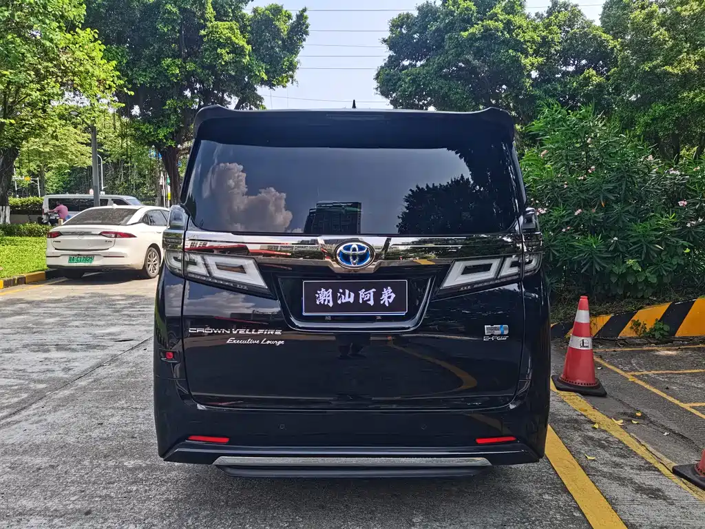 Toyota Vellfire 2022 — фото 17