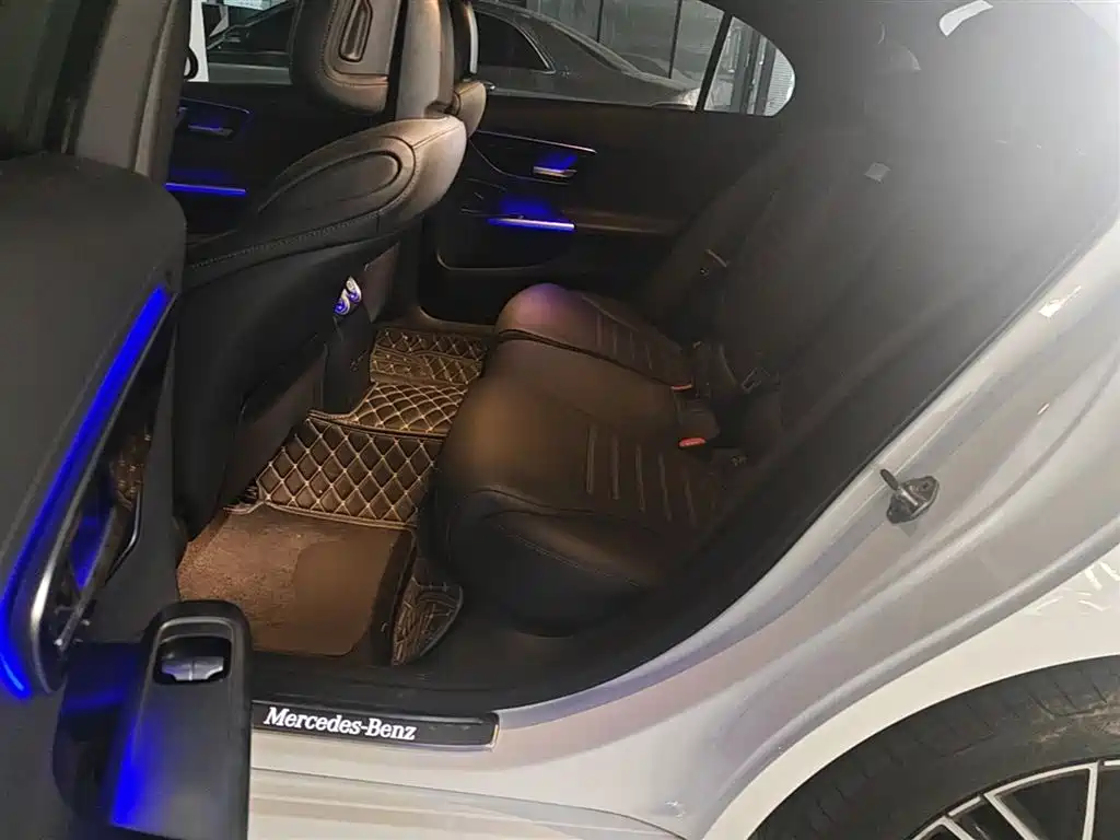 Mercedes-Benz C-Class 2023 — фото 17