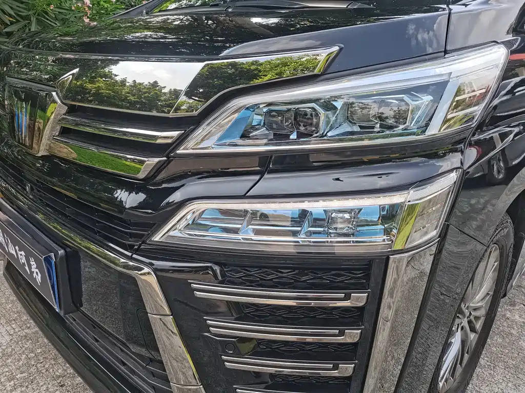 Toyota Vellfire 2022 — фото 18