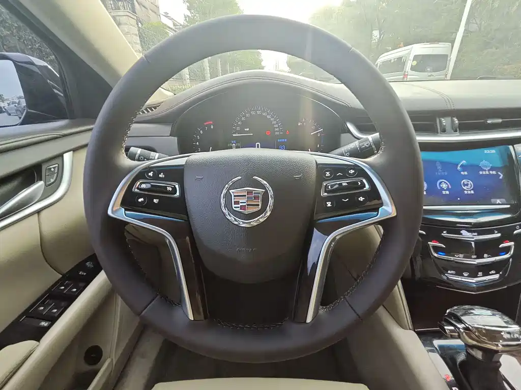 Cadillac XTS 2015 — фото 15