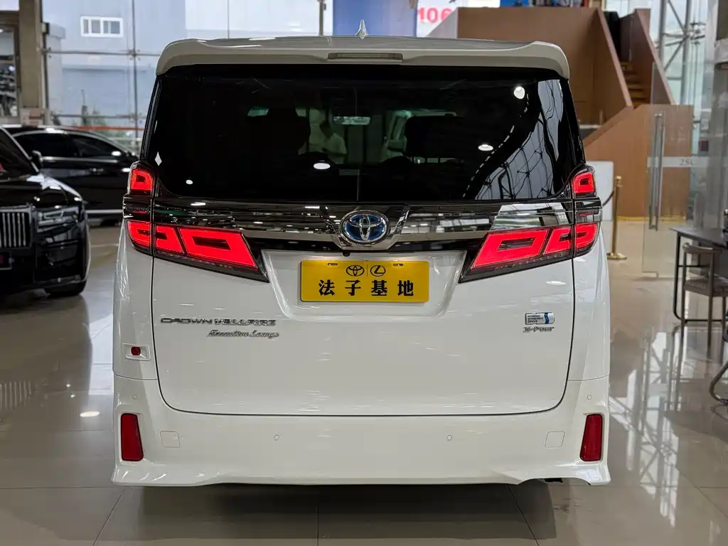 Toyota Vellfire 2021 — фото 23