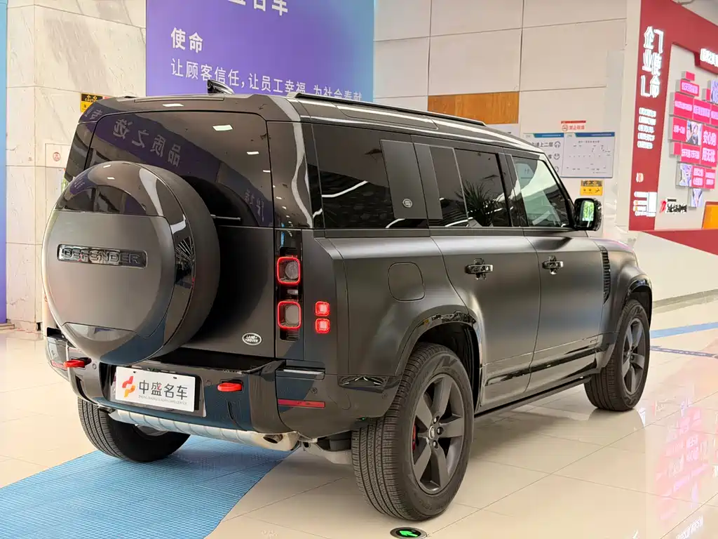 Land Rover Defender 2025 — фото 23