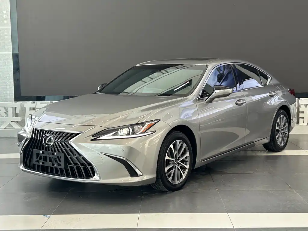 Lexus ES 2022 — фото 1
