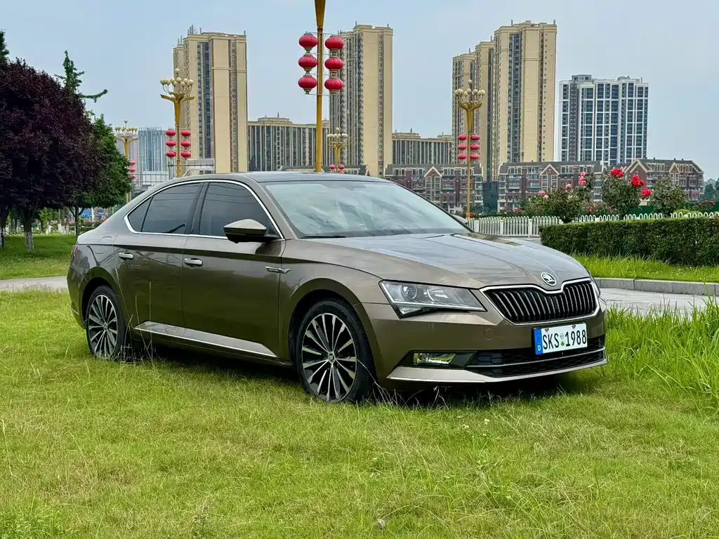 Skoda Superb 2019 — фото 3