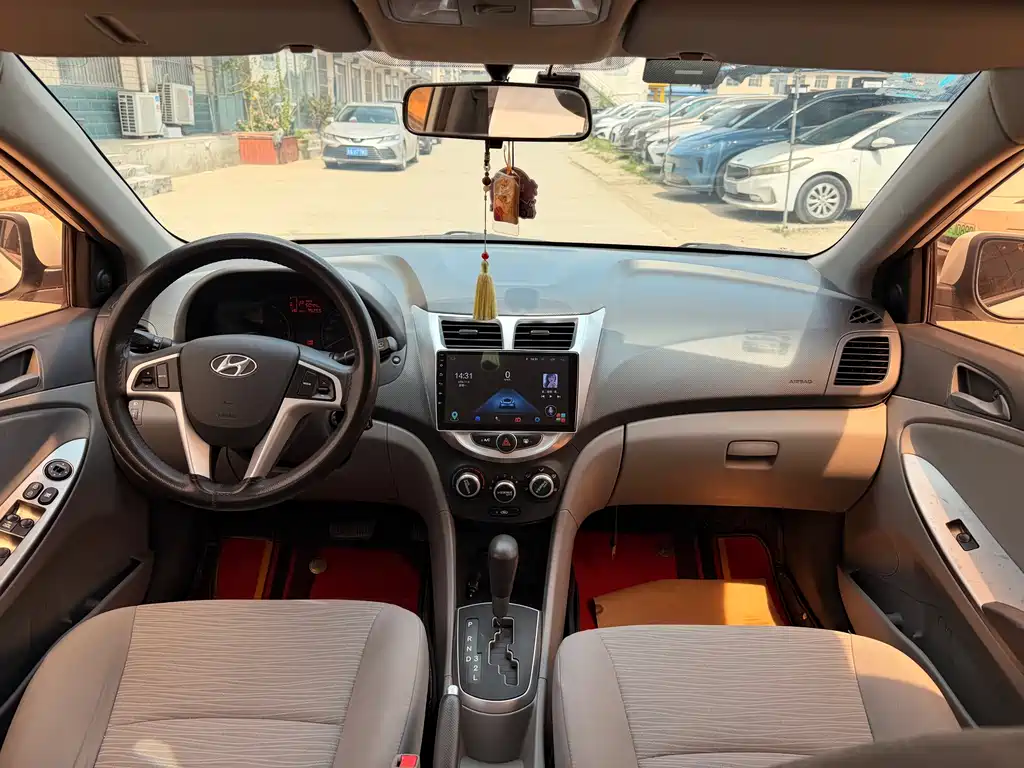 Hyundai Verna 2016 — фото 13