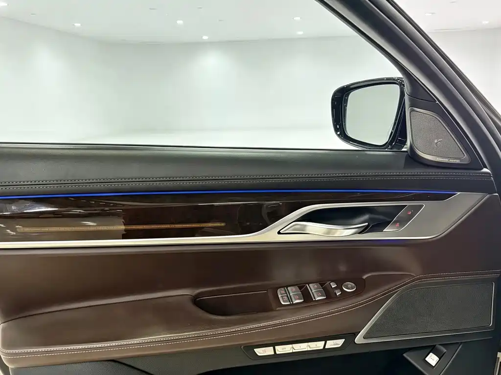 BMW 7 Series 2016 — фото 6