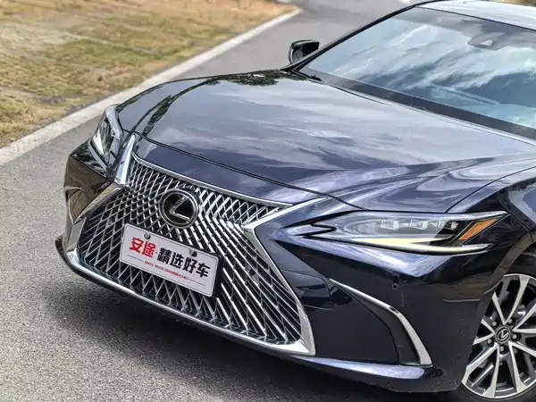 Lexus ES 2023