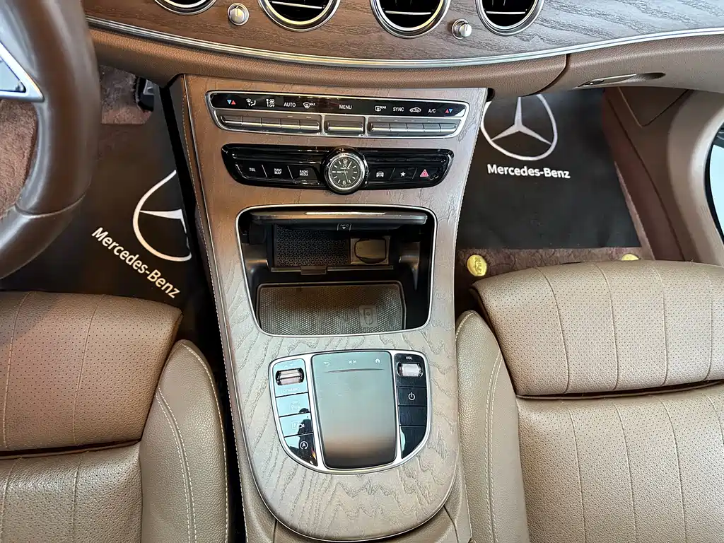 Mercedes-Benz E-Class 2021 — фото 11