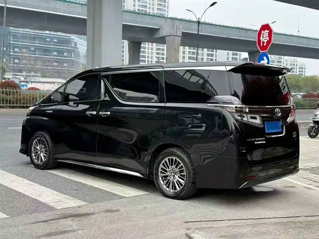 Toyota Vellfire 2022 — фото 8