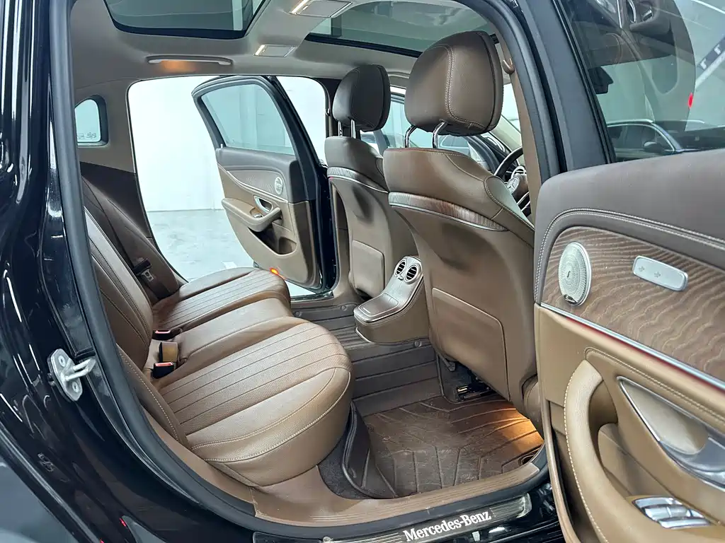Mercedes-Benz E-Class 2023 — фото 14