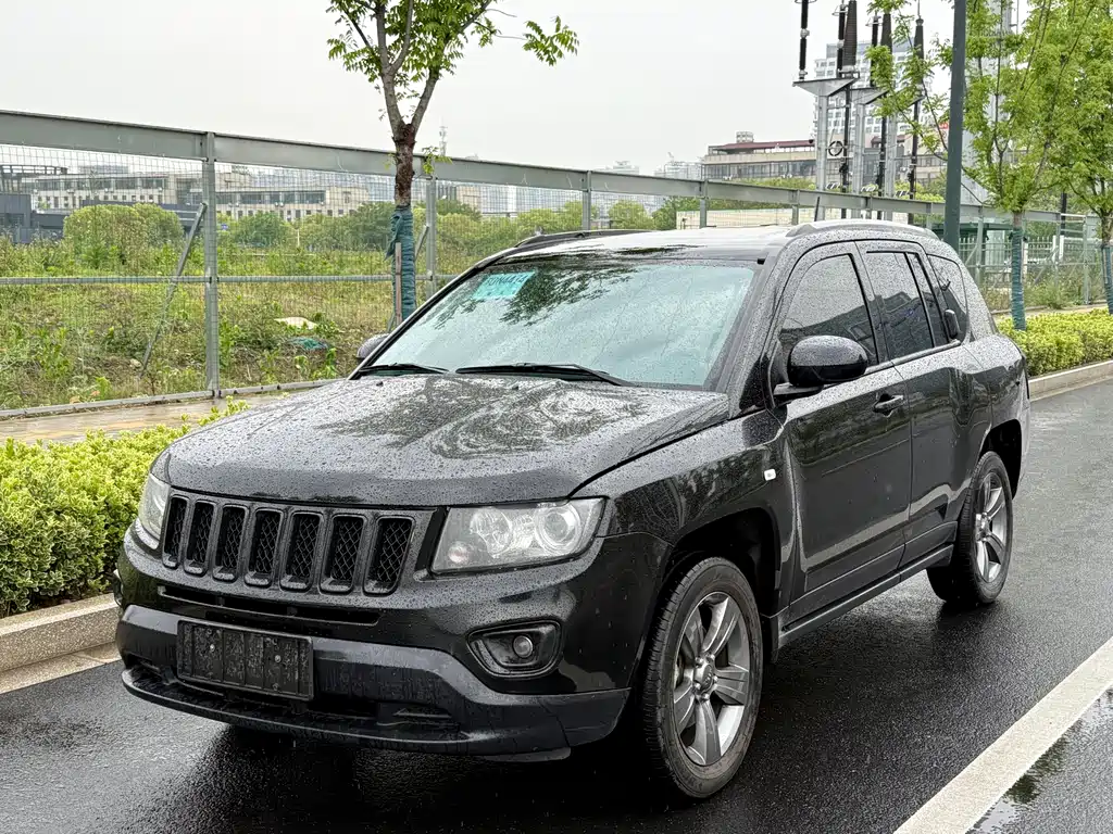 Jeep Compass 2015 — фото 1