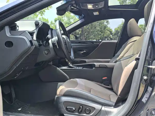 Lexus ES 2023