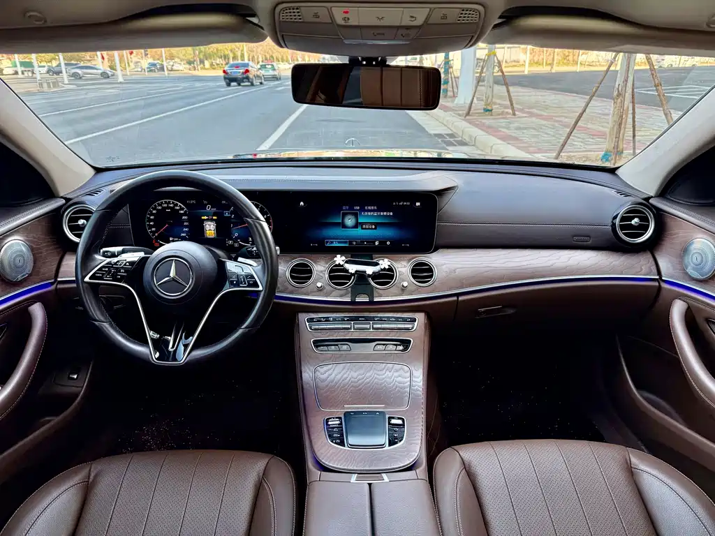 Mercedes-Benz E-Class 2023 — фото 8