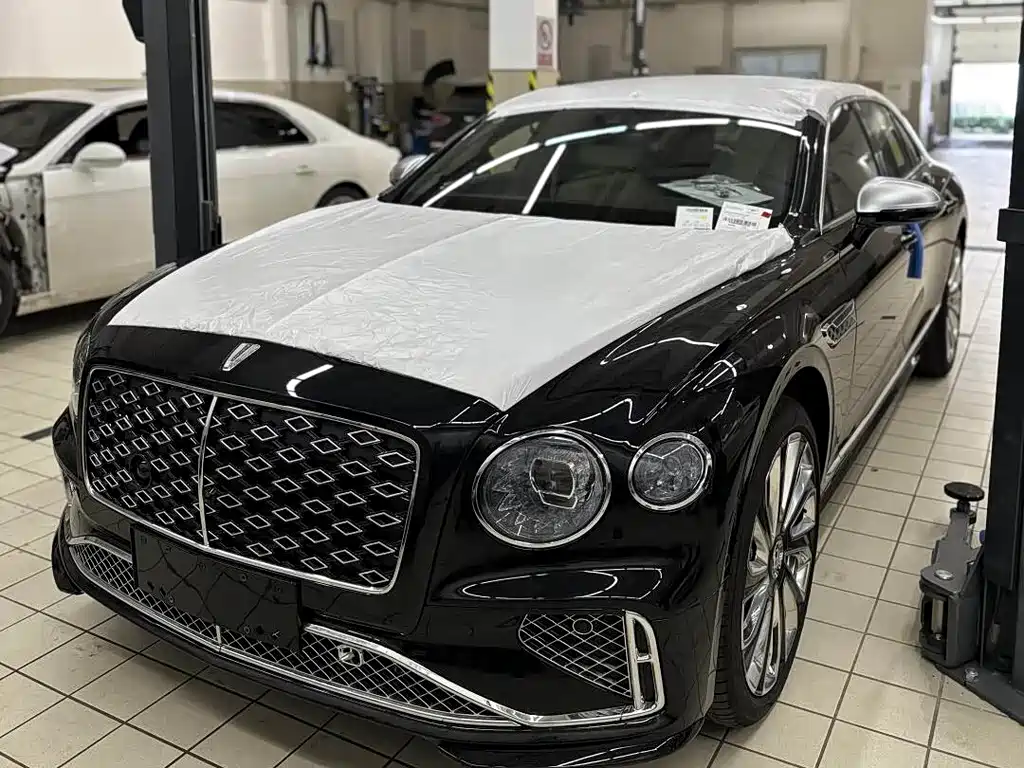 Bentley Flying Spur PHEV — фото 1