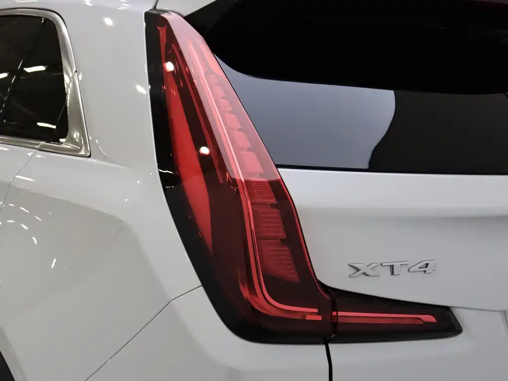 Cadillac XT4 2021 — фото 8