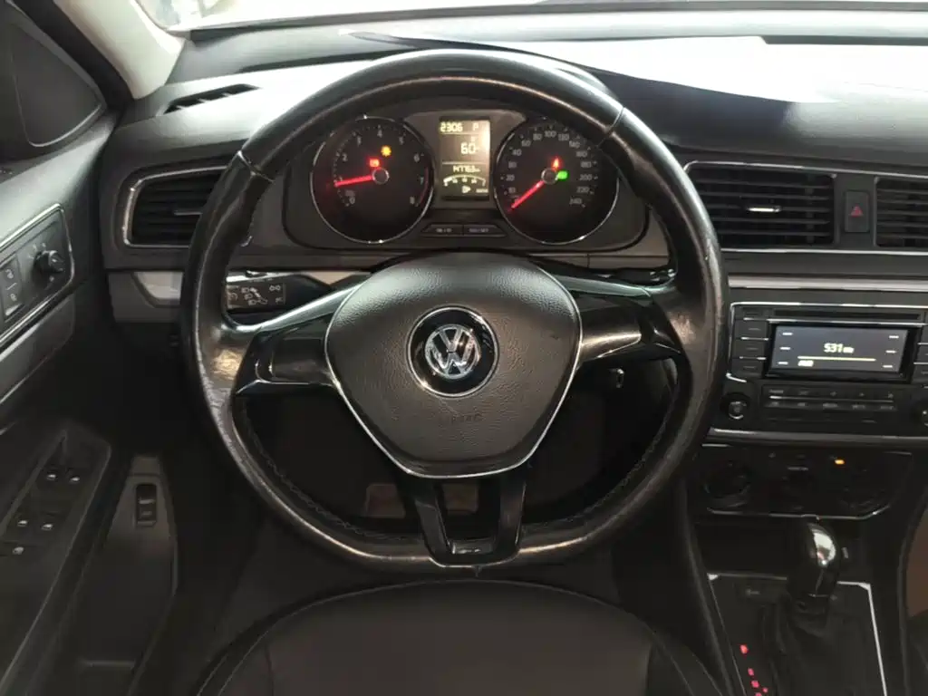 Volkswagen Lavida 2016 — фото 11