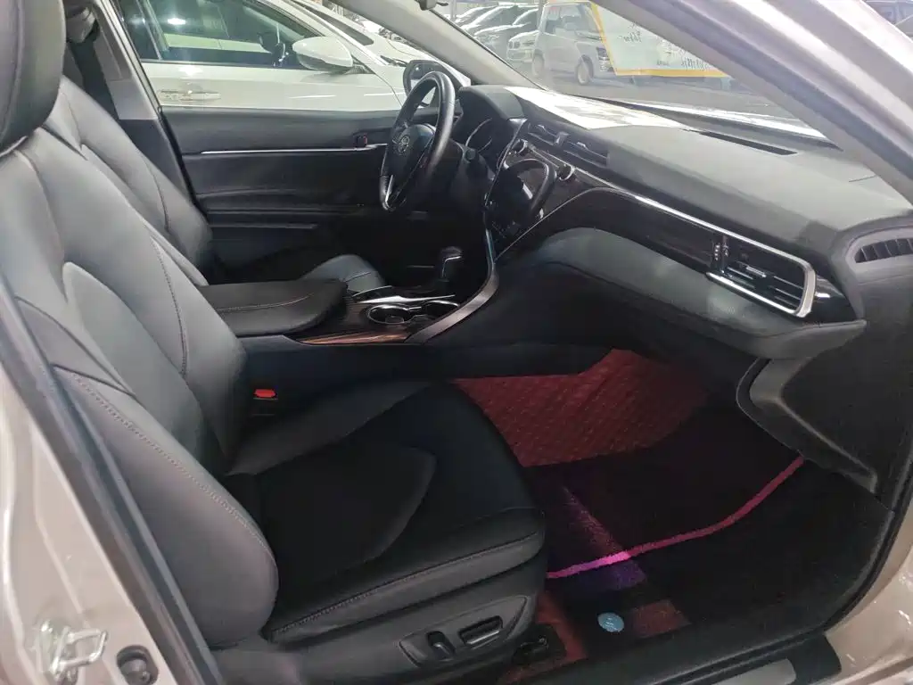 Toyota Camry 2020 — фото 21
