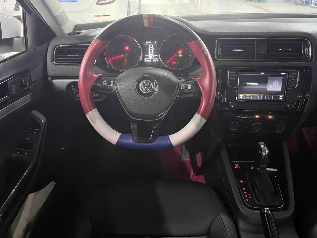 Volkswagen Sagitar 2018