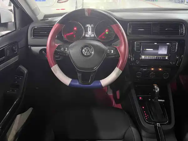 Volkswagen Sagitar 2018
