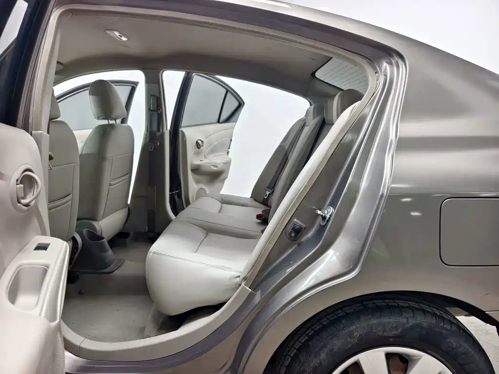 Nissan Sunny 2014 — фото 12