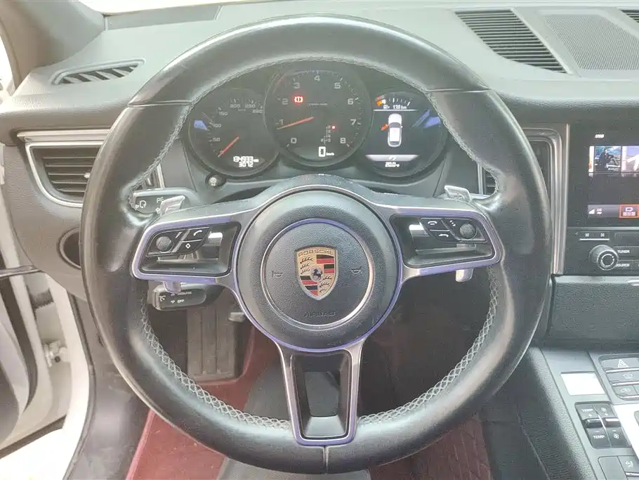 Porsche Macan 2018 — фото 15