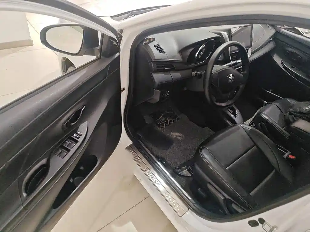 Toyota Yaris L 2018 — фото 14