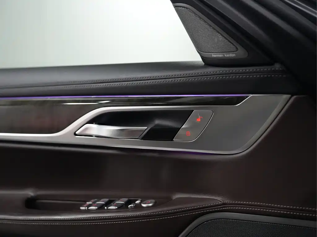 BMW 7 Series 2018 — фото 41