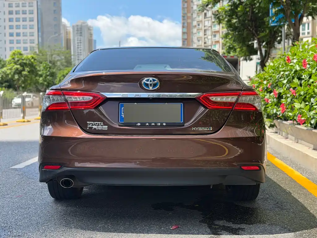 Toyota Camry 2018 — фото 12