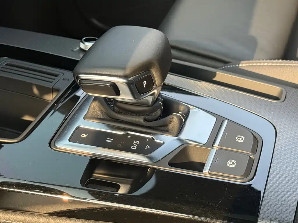 Audi Q5L 2023 — фото 17