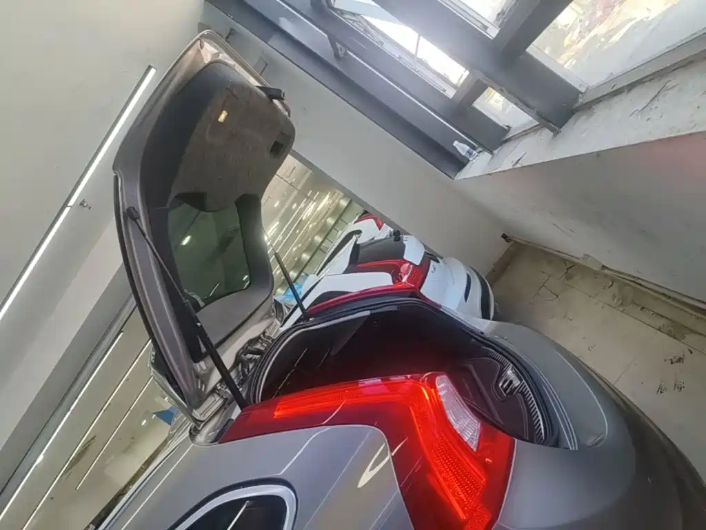 Volvo V60 2017 — фото 19