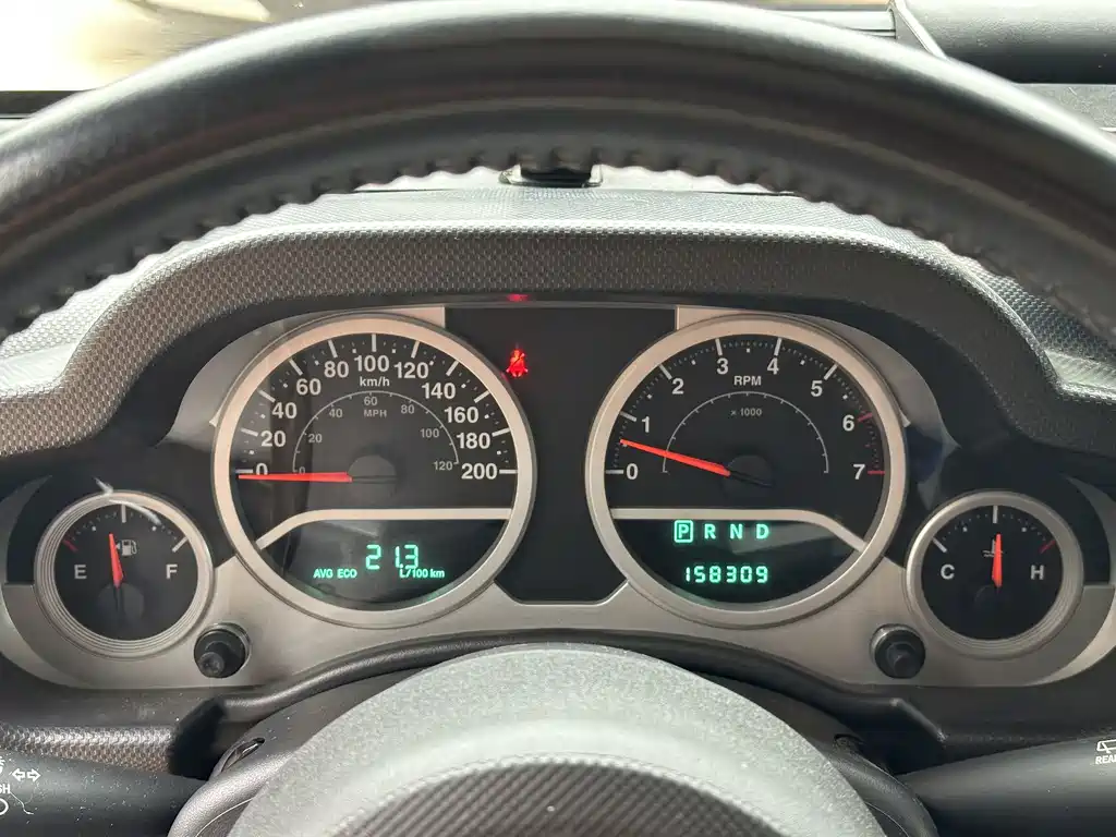 Jeep Wrangler 2010 — фото 10