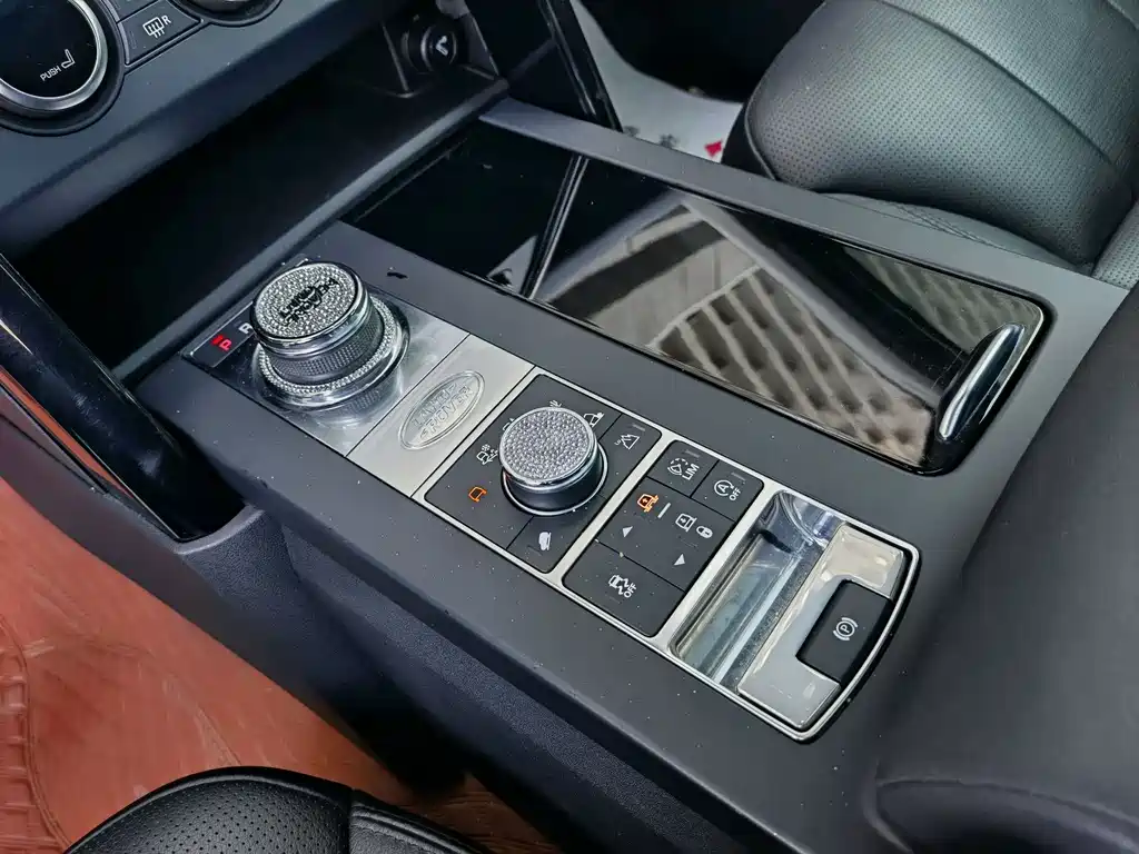 Land Rover Discovery 2018 — фото 11