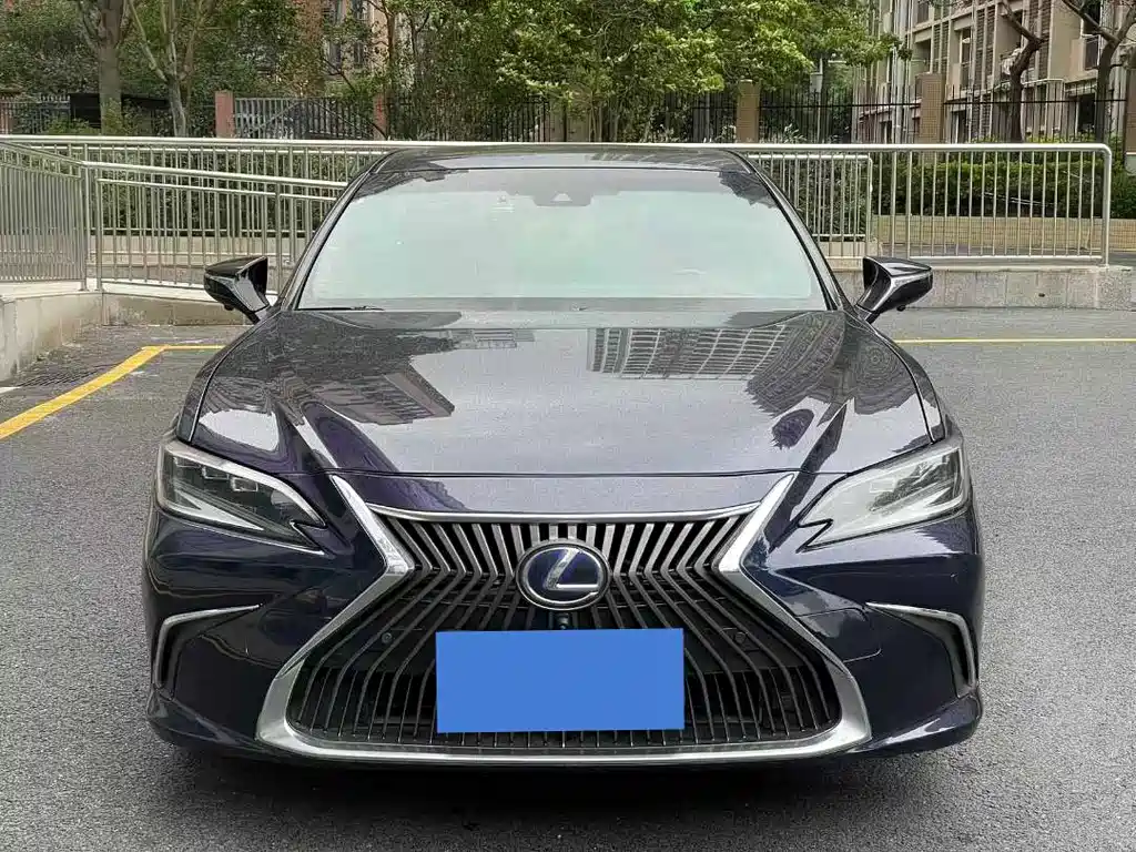 Lexus ES 2019 — фото 1