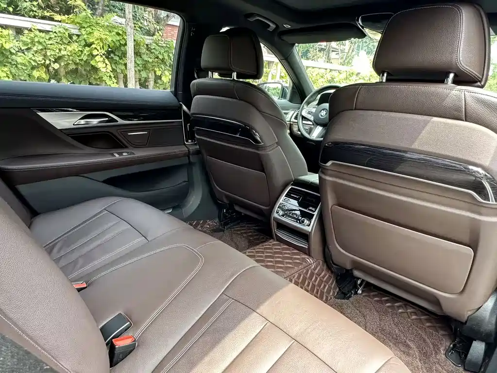 BMW 7 Series 2019 — фото 11