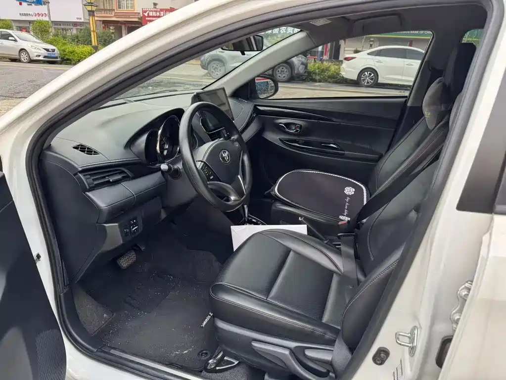 Toyota Yaris L 2023