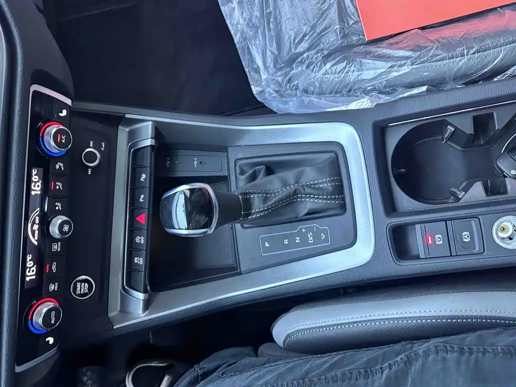Audi Q3 2023 — фото 16