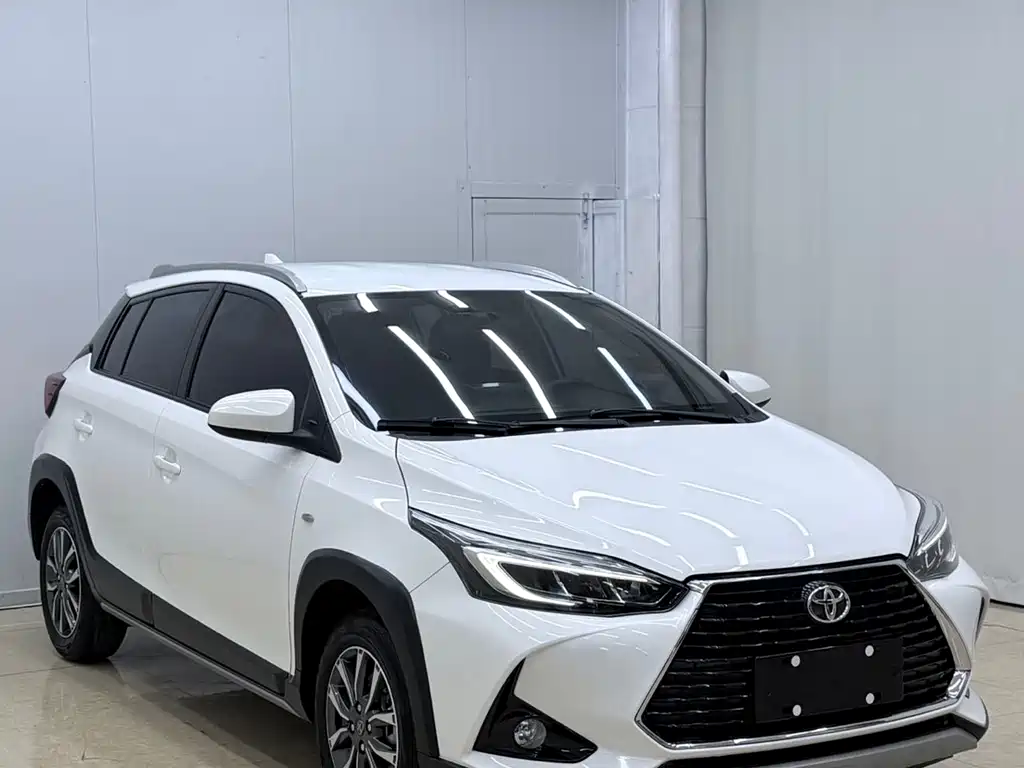Toyota Yaris L 2022 — фото 3