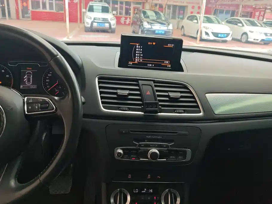 Audi Q3 2015 — фото 13