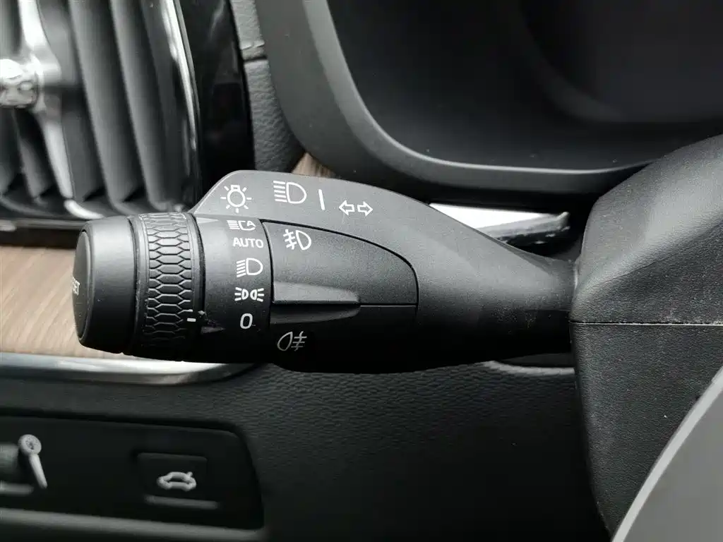 Volvo XC60 2022 — фото 21