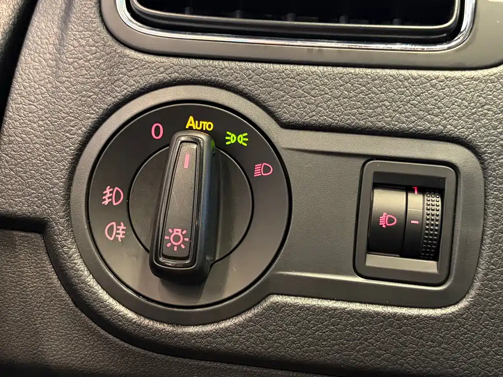 Volkswagen Polo 2015 — фото 16