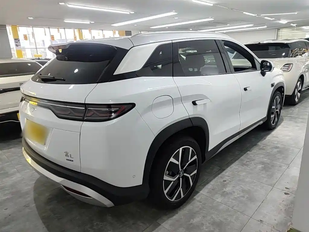 BYD L DM-i 2025 — фото 5
