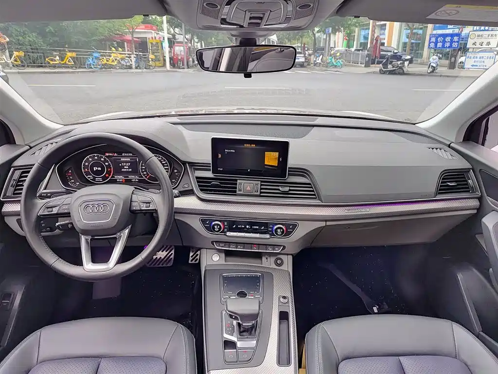 Audi Q5L 2018 — фото 10