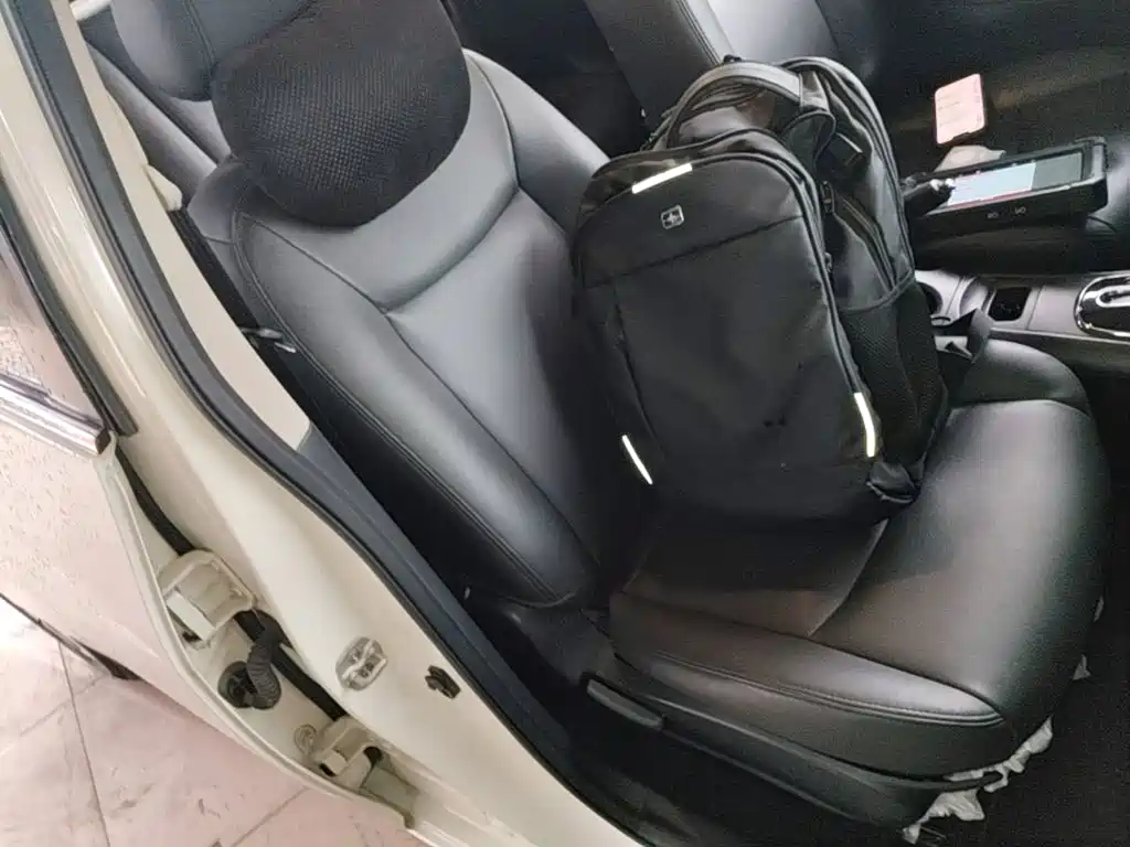 Nissan Tiida 2015 — фото 25